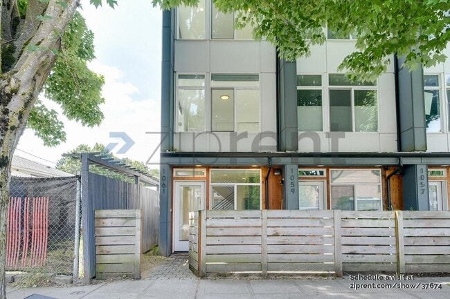 Building Photo - 1061 S Cloverdale St Rental