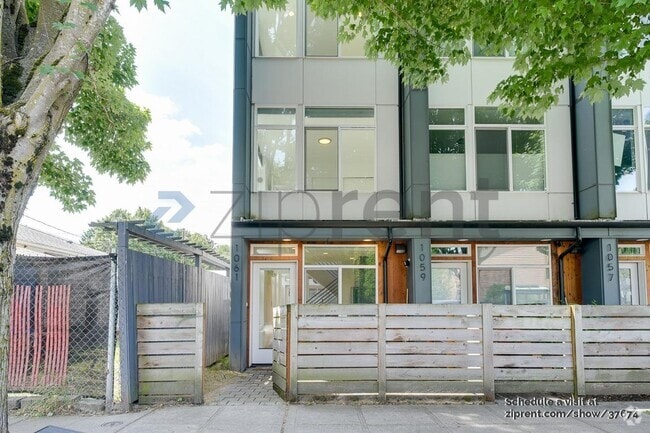 Building Photo - 1061 S Cloverdale St Rental