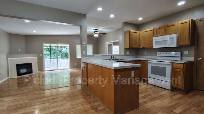 Photo - 1108 NE Beaumont Ln