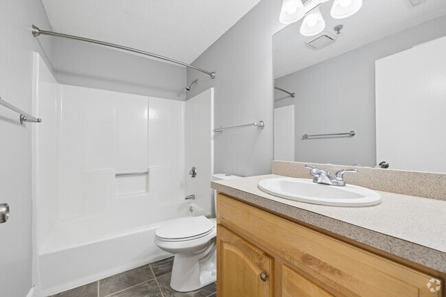 1BR, 1BA - 815SF - Bathroom