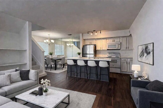 Building Photo - 9839 Walnut St