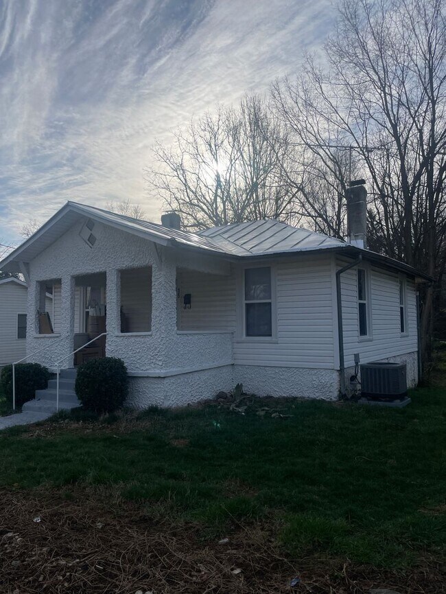 Building Photo - 3 Br 1 Bath House