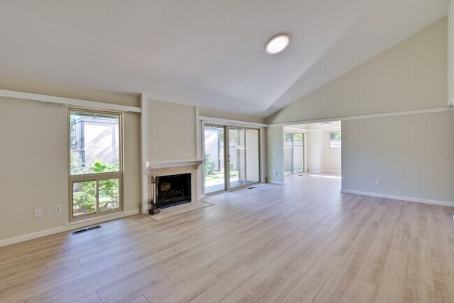 Photo - Single Story Townhome in Cherry Chase Neighborhood of Sunnyvale!