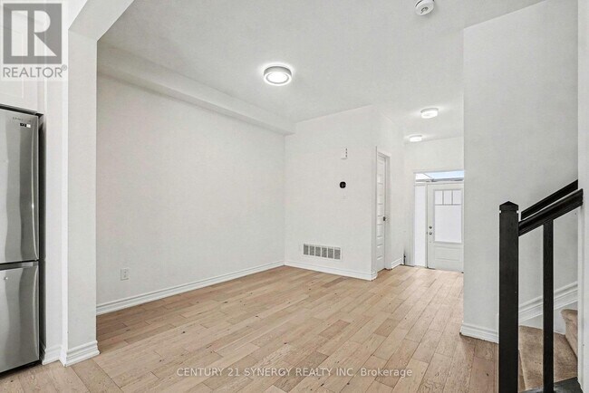 Photo - 520 Flagstaff Dr