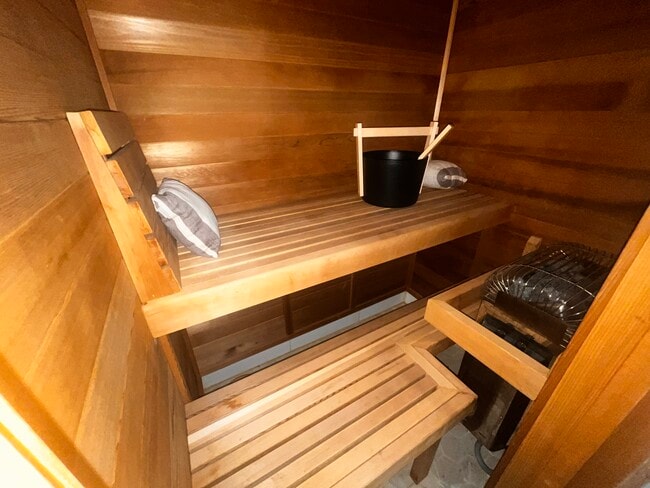 Building Photo - 63 Storm St Unit Furnished Apartment Garden and Sauna near NYC