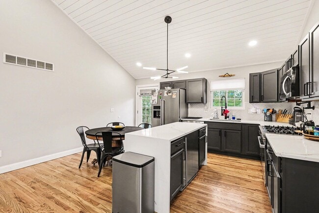 Photo - 111 Basswood Cir Unidad A