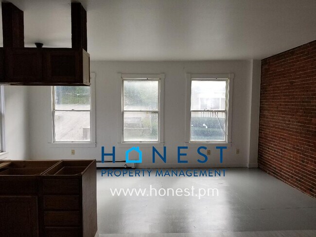 Photo - 17 Mechanic St