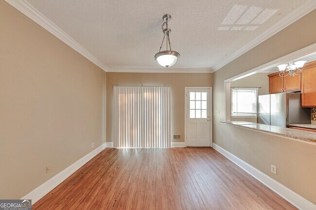 Photo - 260 Manning Rd SW