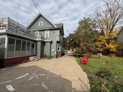 Photo - 980 6th St E