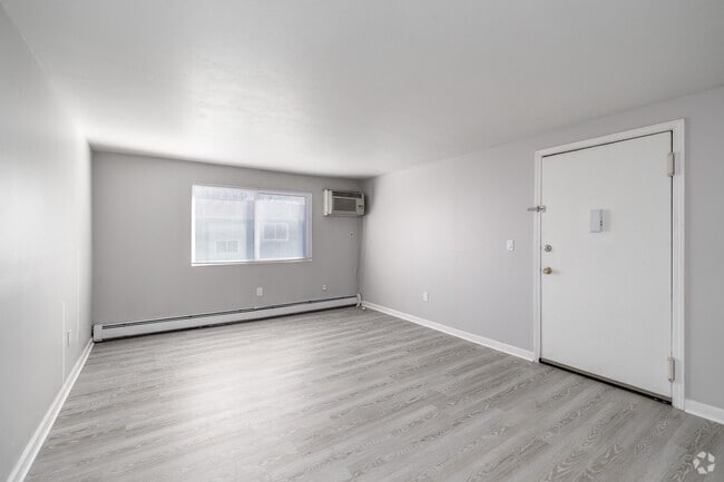 Cupid - 2BR, 1BA - 855SF - Living Room