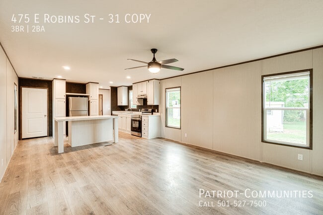 Photo - 475 E Robins St