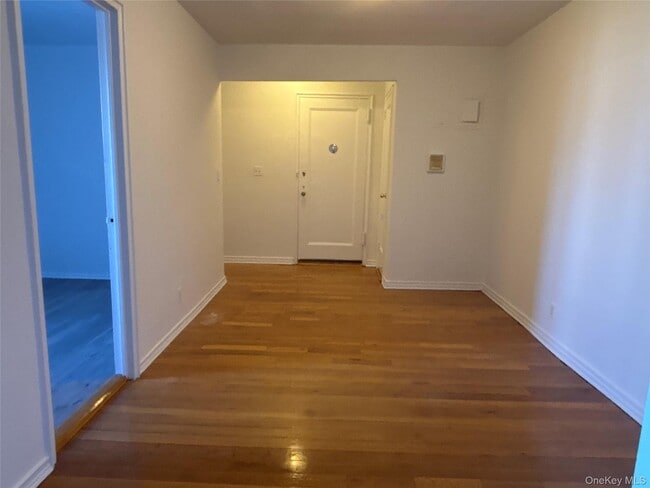 Photo - 23 Schenck Ave Unidad 2CE