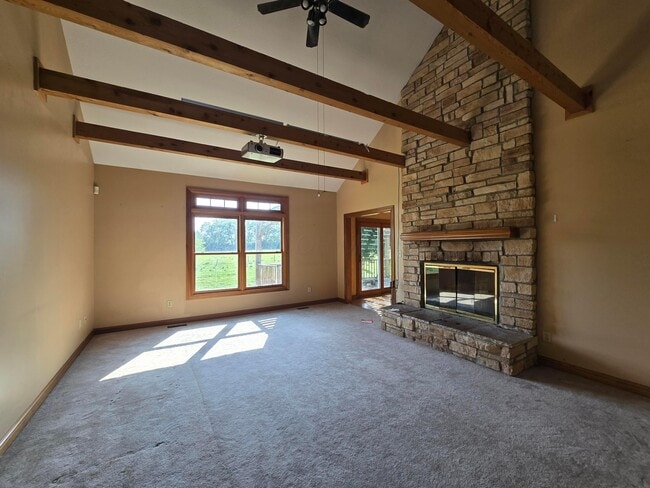 Photo - 3034 Russell Rd