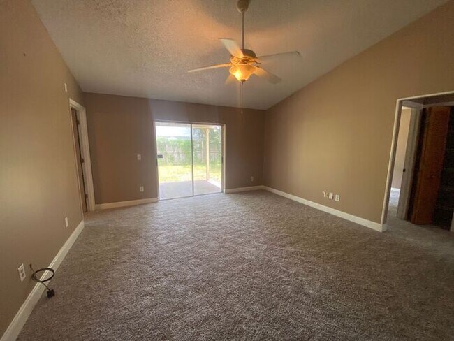 3/2 East Orlando home Avail 06/10/2026