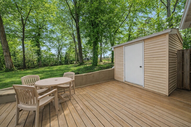 Photo - 1960 Hamilton Pl SE