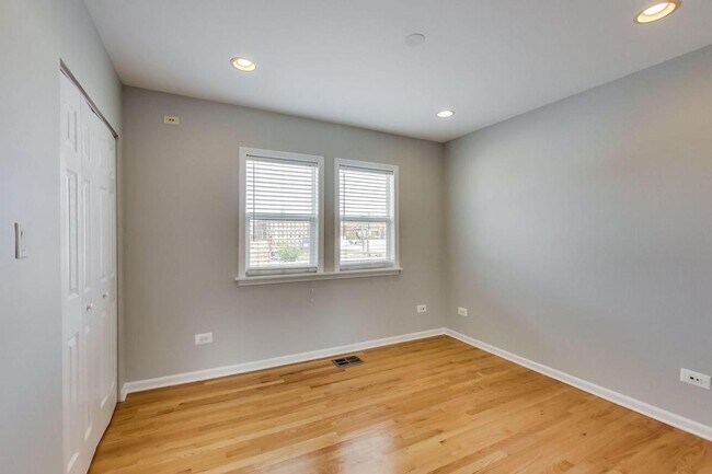 Photo - 1632 W Blackhawk St Unit 2