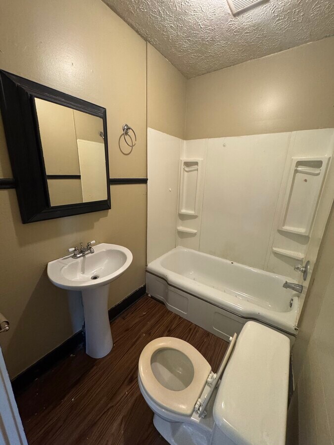 Photo - 1621 Catherine Dr Unit A