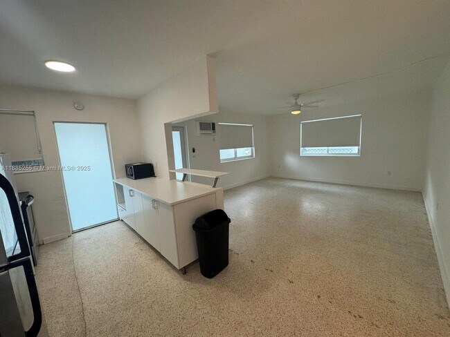 Photo - 1385 NE 105th St Unit 1