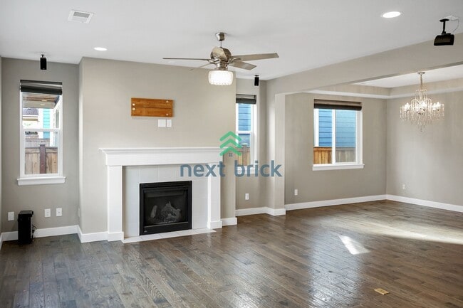 Photo - 4 BED ANS 2.5 BATH SINGLE FAMILY HOUSE FOR RENT