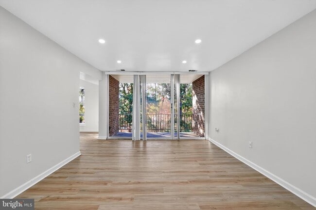 Building Photo - 8481 Greenbelt Rd Unit 201