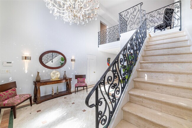 Photo - 2519 Barcelona Dr