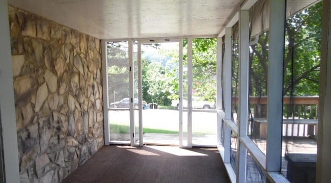Photo - 284 Hillside Dr