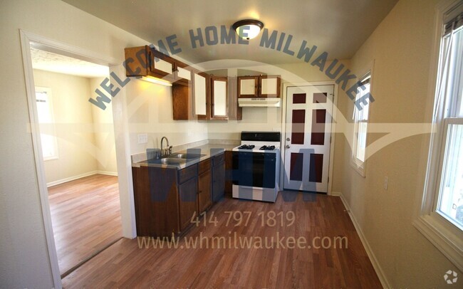 Building Photo - COMING SOON! Welcome Home To This Cozy 2 B... Unit Back House