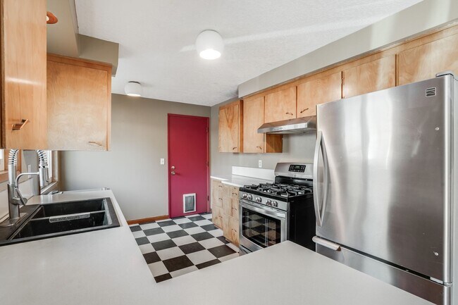 Photo - Charming 3 bed, 1.5 bath rental home in Milwaukie!