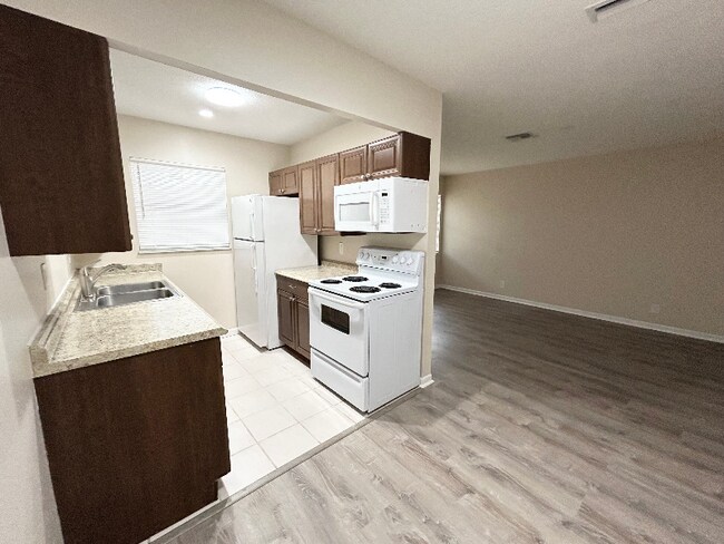 Photo - 1611 Green Ln Unit 6