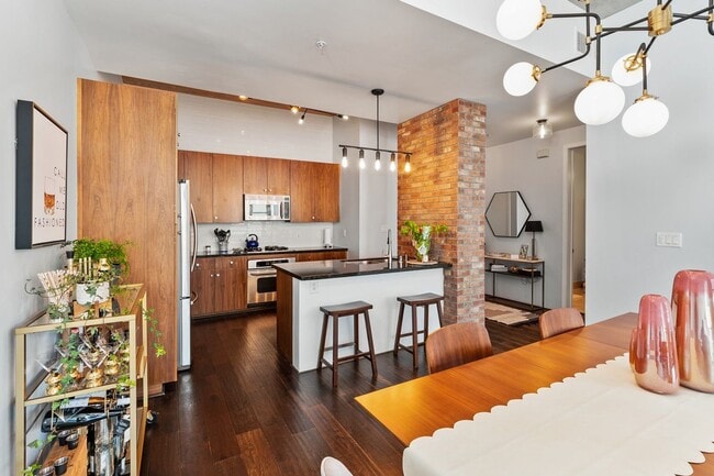 Photo - Modern Chic 2 bedroom at M2i Unit 415