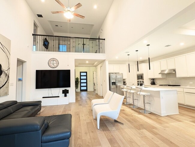 1113 Villa Rialto View