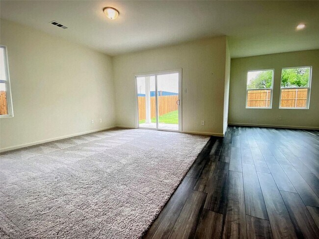 Photo - Wonderful 4 bedroom in Willow Springs!