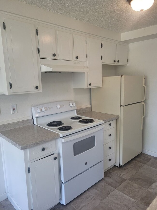 Photo - 2BD/1BA Duplex with large fenced yard Available June 5th!