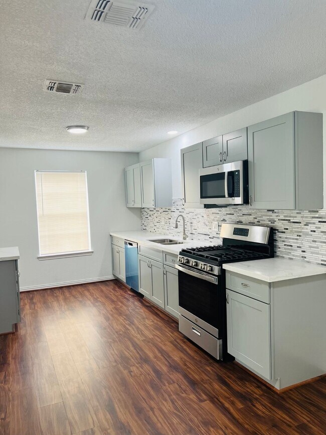 Photo - 1026 Fallbrook Dr