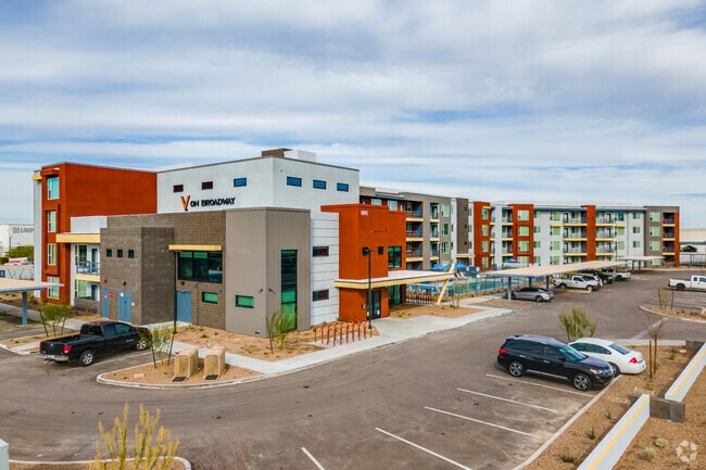 Building Photo - V on Broadway