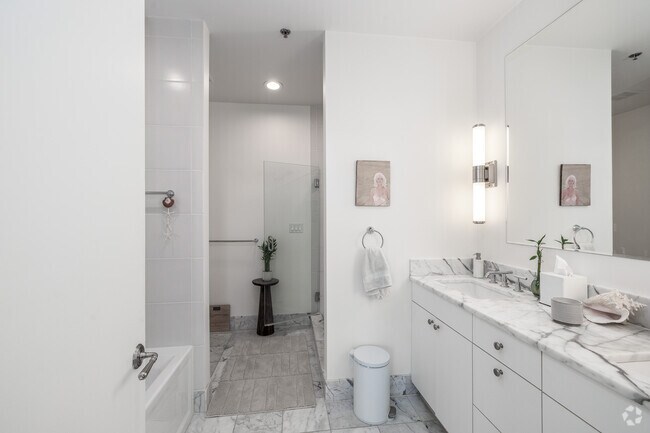 1BR, 1.5BA - 1,850SF - Bathroom