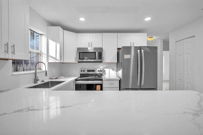 Photo - 719 SW 10th St