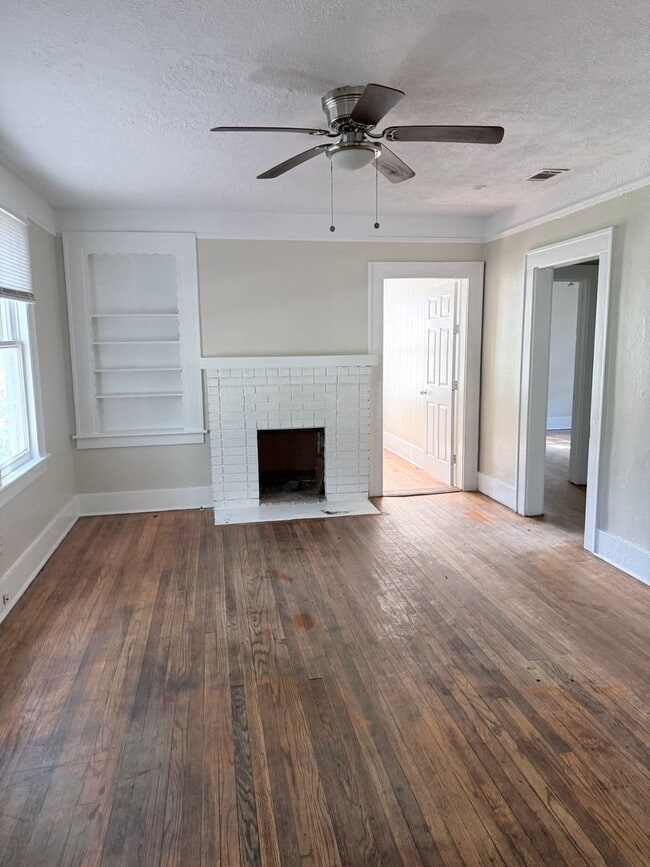 Building Photo - 3 Bed 1 Bath For Rent