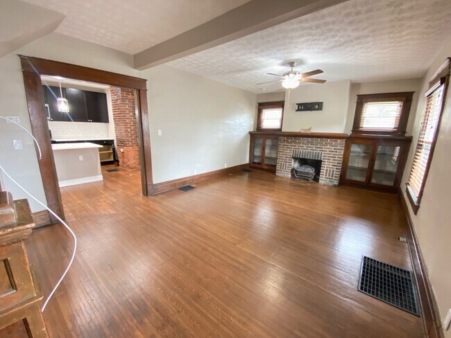 Photo - 165 E Tompkins St Unit 165