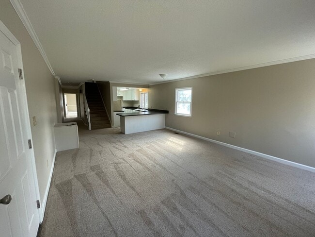 Photo - 744 Crescent Dr