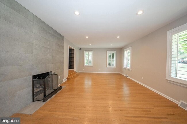 Photo - 327 Strathmore Rd