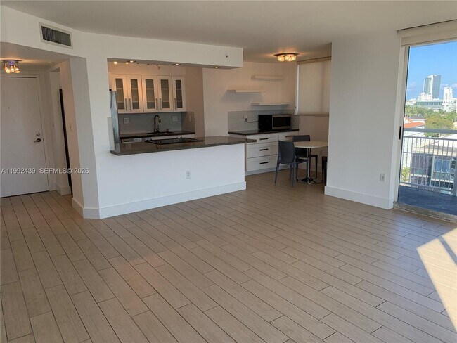 Photo - 1688 West Ave Unidad 1008