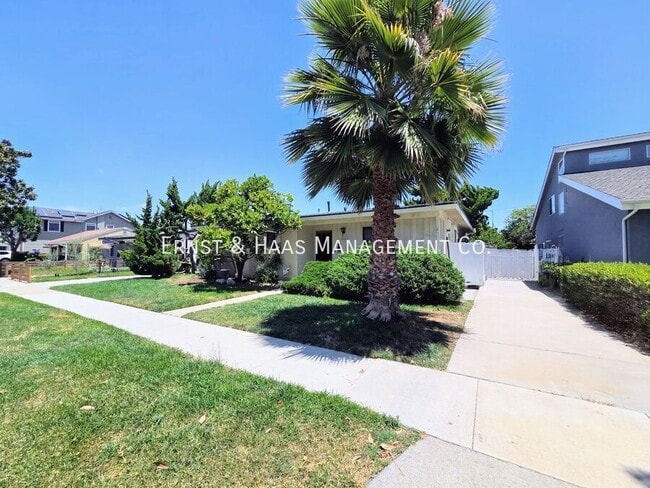 Photo - 2080 Senasac Ave
