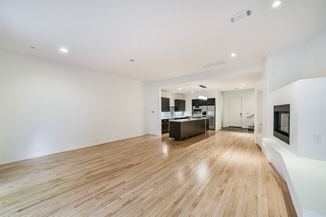 Photo - 2518 Mason St