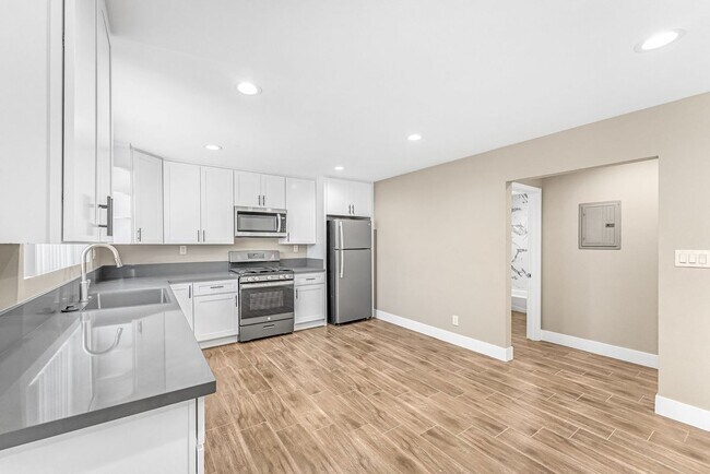 Photo - 2417 W Stanford St Unit #2