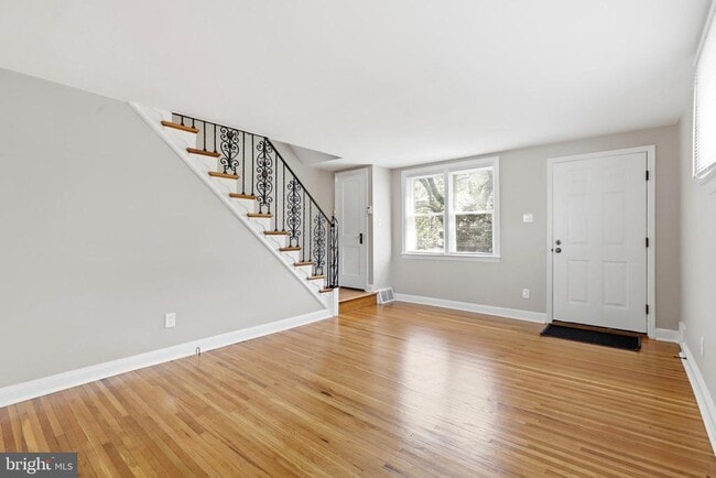 Photo - 271 W Wyncliffe Ave