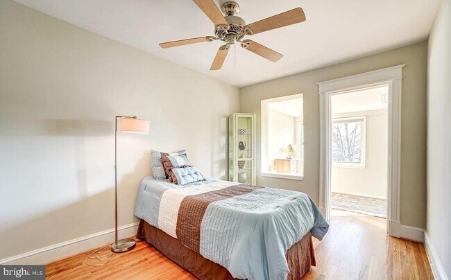Photo - 614 Ingraham St NW