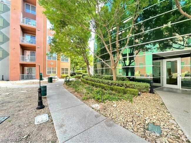 Building Photo - 26 E Serene Ave Rental