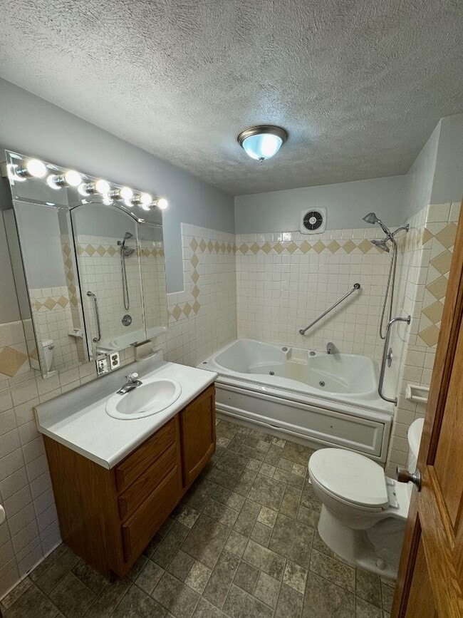 Photo - 3140 N 48th St