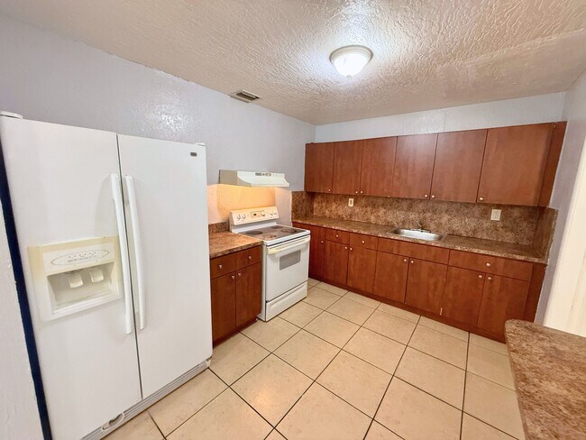 Photo - 930 NW 176th Terrace